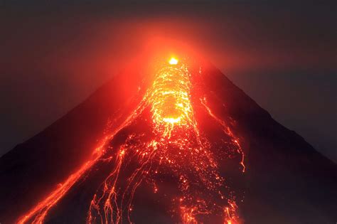 VOLCANOES IN THE PHILIPPINES .